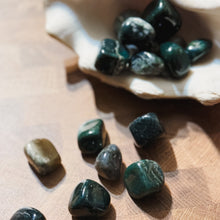 Load image into Gallery viewer, Moss Agate Tumblestone