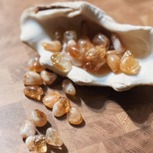 Load image into Gallery viewer, Citrine Tumblestone